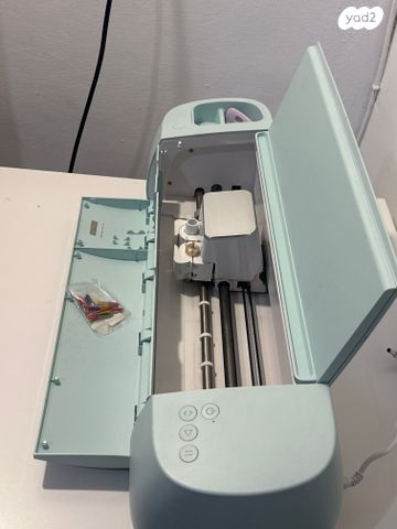 Cricut explore 3 עובדת מצויין