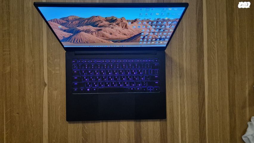 Razer Blade Stealth 13 4K מגע