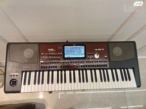 Korg Pa700