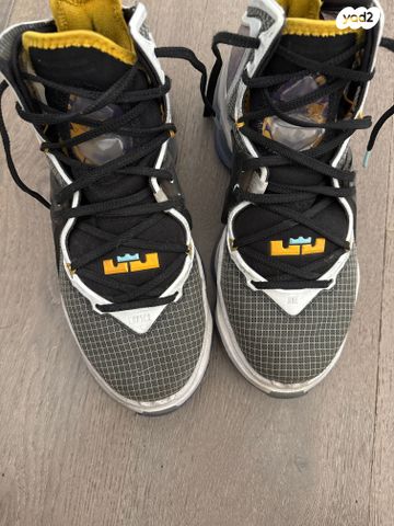 לברון 19