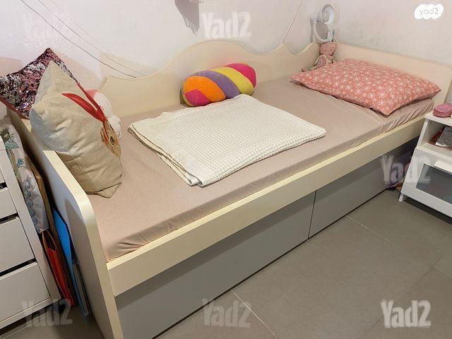 מיטת יחיד אלגנטית דגם 'פרינסס'