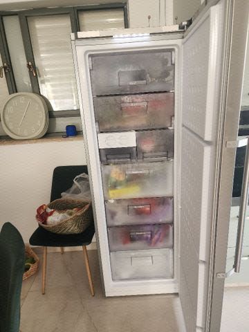 מקפיא בלומברג במצב טוב