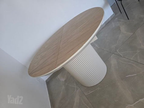 4 כסאות שולחן
