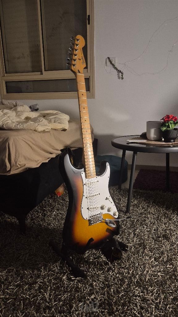 גיטרה חשמלית fender