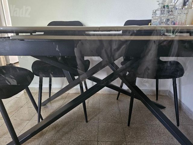 שולחן אוכל