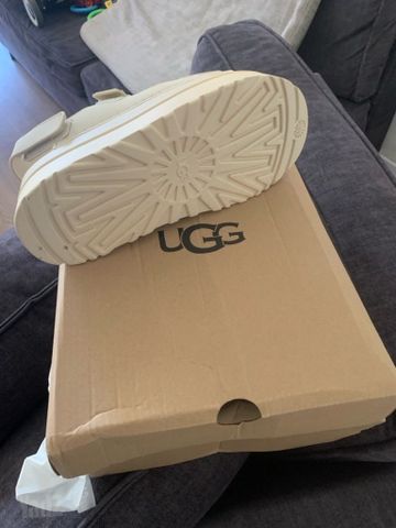 סנדלי UGG מידה 39 חדש!
