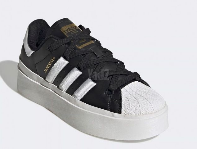 נעלי Adidas