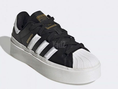 נעלי Adidas