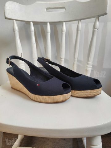 Tommy Hilfiger מידה 41 סנדלים