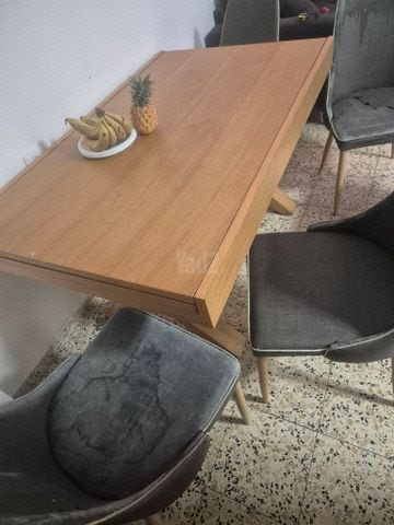 שולחן עץ