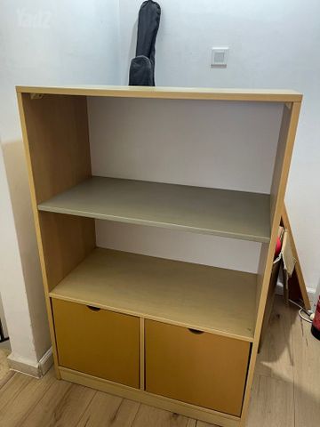 ארון מדפים