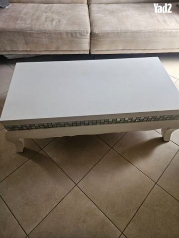 שולחן סלון מעוטר לבן