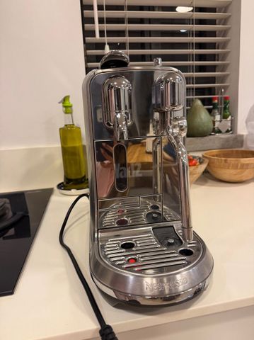 מכונת קפה Nespresso Creatista