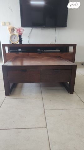 מזנון ושולחן סלון תואמים מעץ