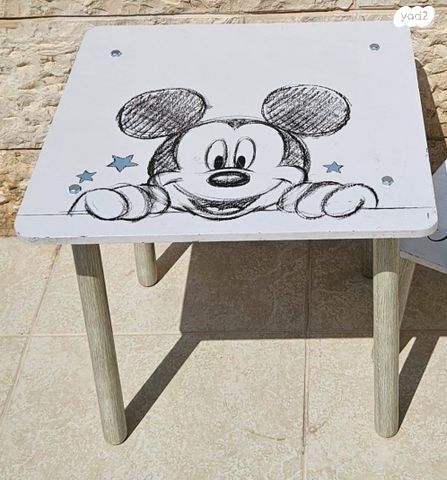כסאות ושולחנות לילדים