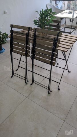 שולחן עץ