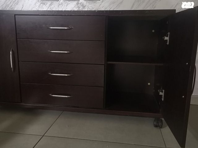 שידה מעץ מלא