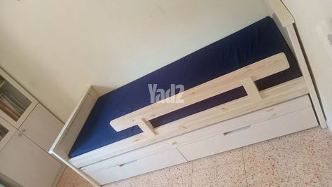 מיטת עץ נפתחת