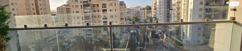 הגבעה זכוכית למעקה מרפסת