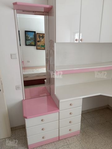 ספריה+ שידה