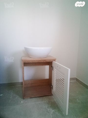 ארון פלוס כיור חדש מהקרטון