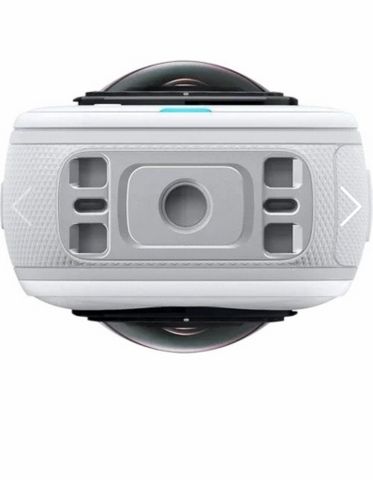 מצלמת insta 360 x5