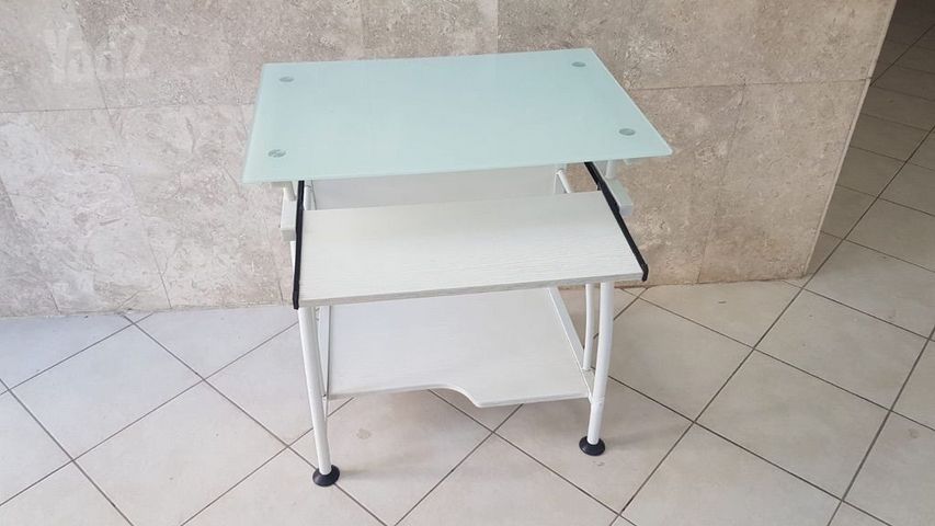 שולחן