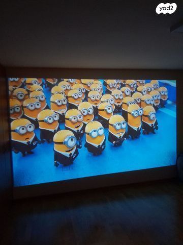 מקרן ULTRA HD PROJECTOR