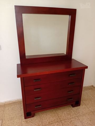 קומודה אם מראה