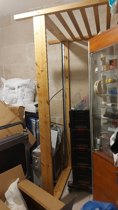 מיטת יחיד מעץ