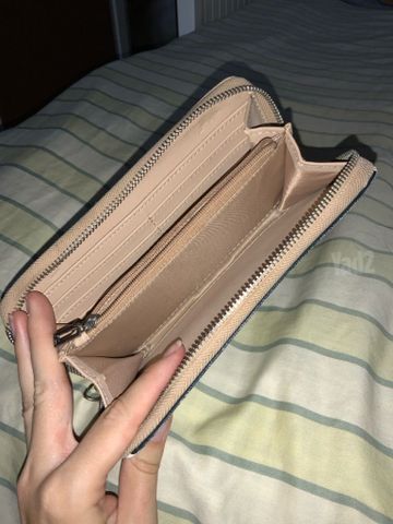 ארנק של guess