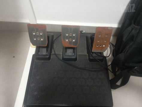 הגה thrustmaster