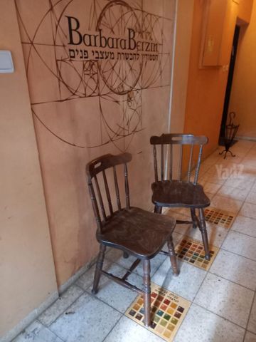 2 כיסאות עץ