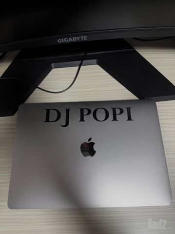 למכירה – MacBook Pro 13” 2020