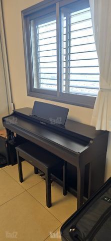 Yamaha Clavinova CLP-825