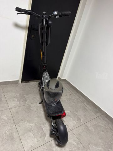 קורקינט קרבון