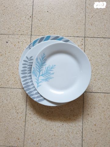 18 צלחות חדשות באריזה