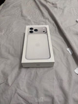 iphone17 pro max 256 כחדש