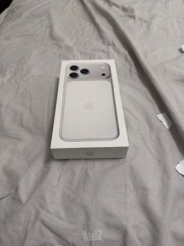 iphone17 pro max 256 כחדש