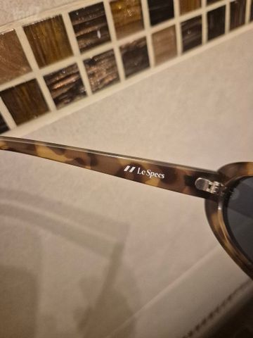 משקפי Outta Love של Le Specs