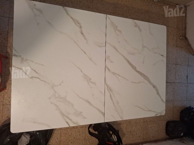 שולחן נפתח