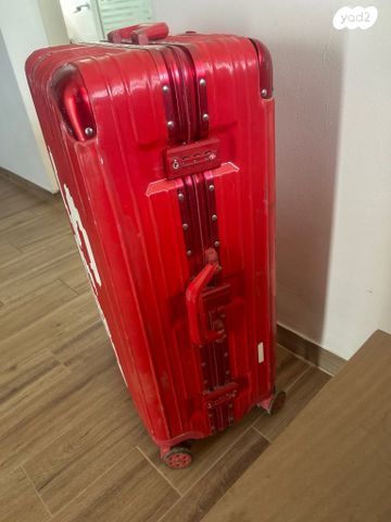 מזוודה של supreme