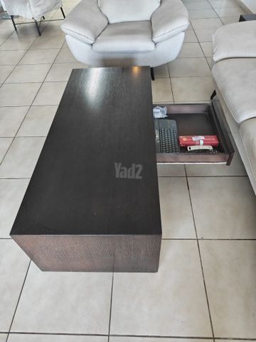 שולחן סלון מעץ מלא שמור מאוד