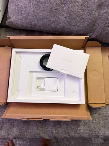 MacBook pro 14 m5 2025