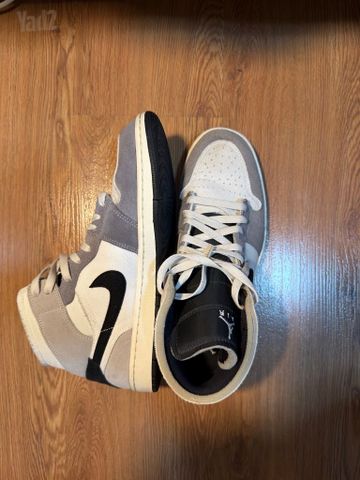 Air Jordan 1 Mid  - מידה 45