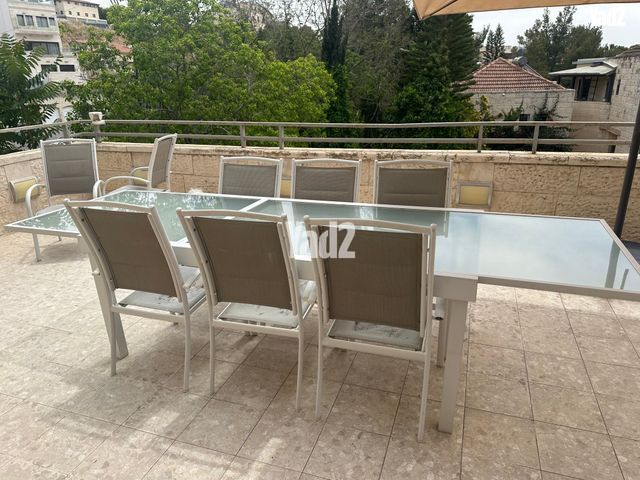 שולחן גינה נפתח