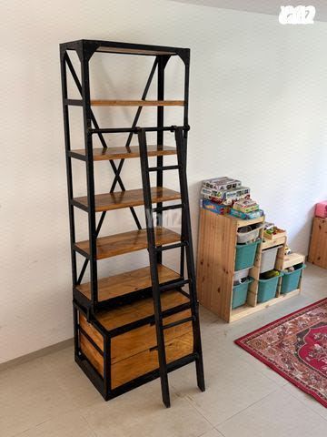 כוננית מדפים מיוחדת