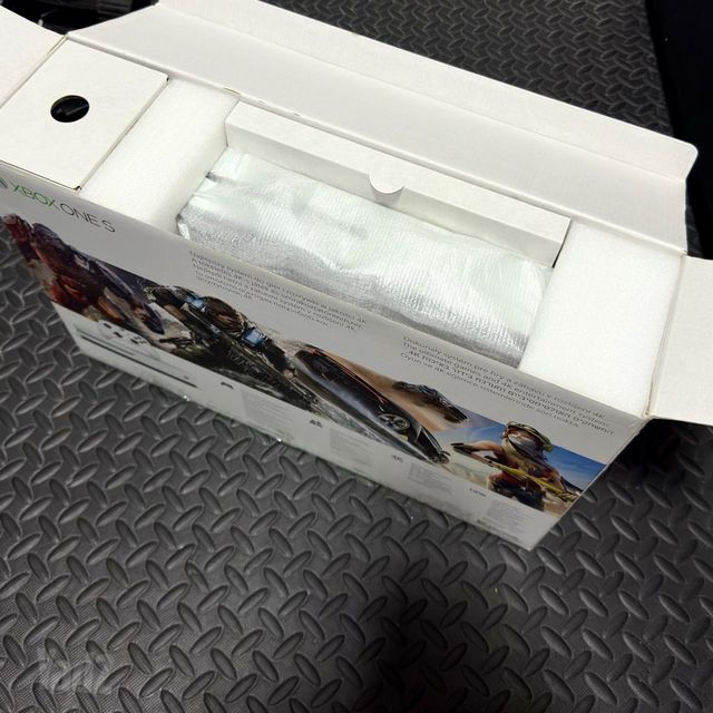 קונסולה Xbox One S 1TB