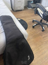 גיטרה קלאסית אם תיק נסיעה
