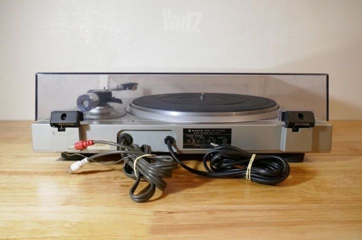 פטיפון sanyo נדיר ביופיו